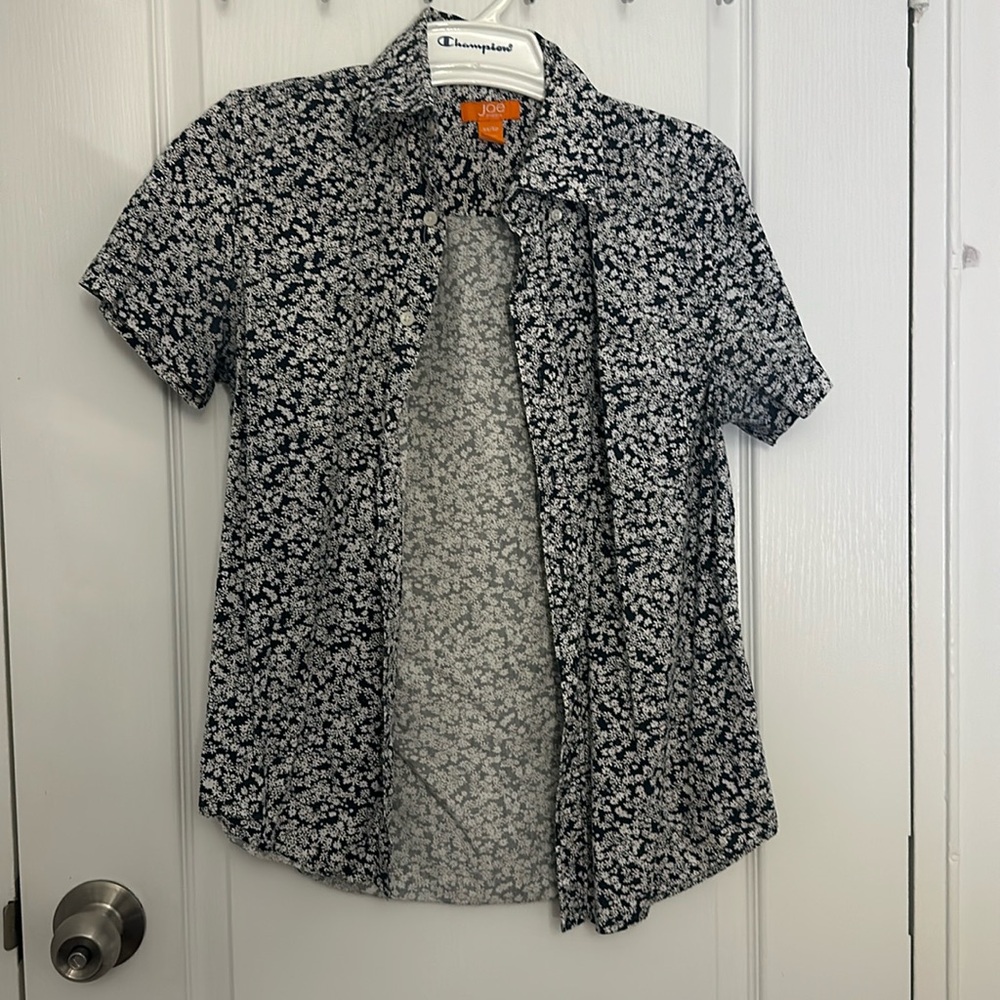Blue floral short sleeve button up